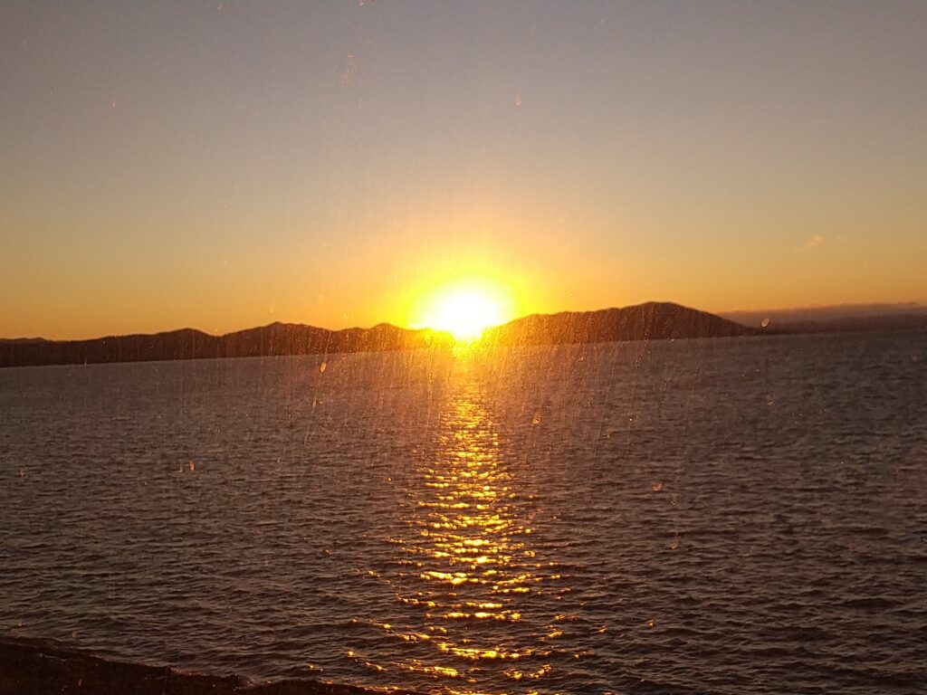 網走湖畔の夕日