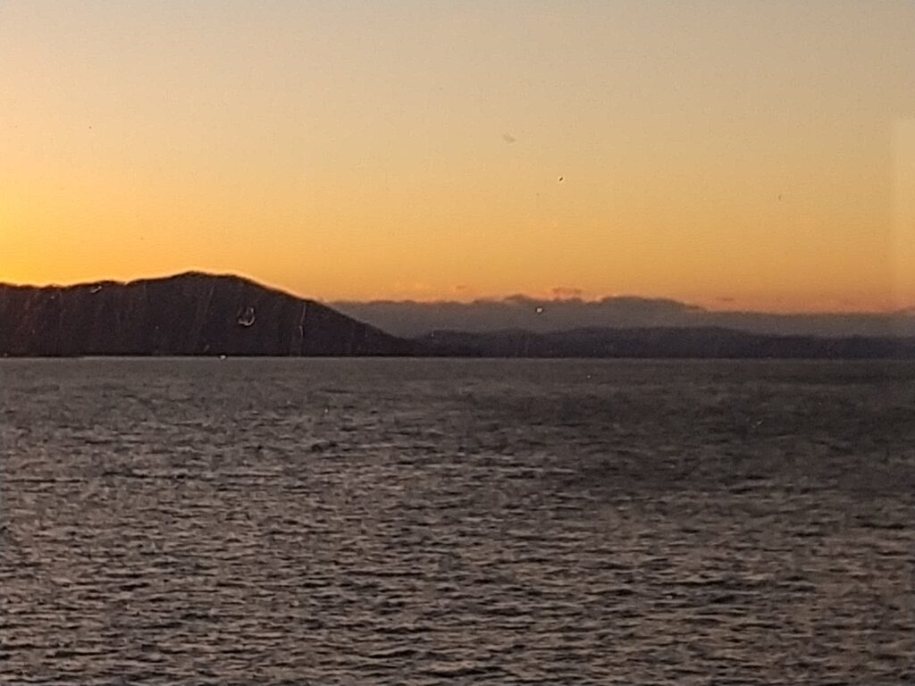 網走湖畔の夕日