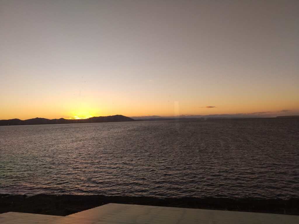 網走湖畔の夕日