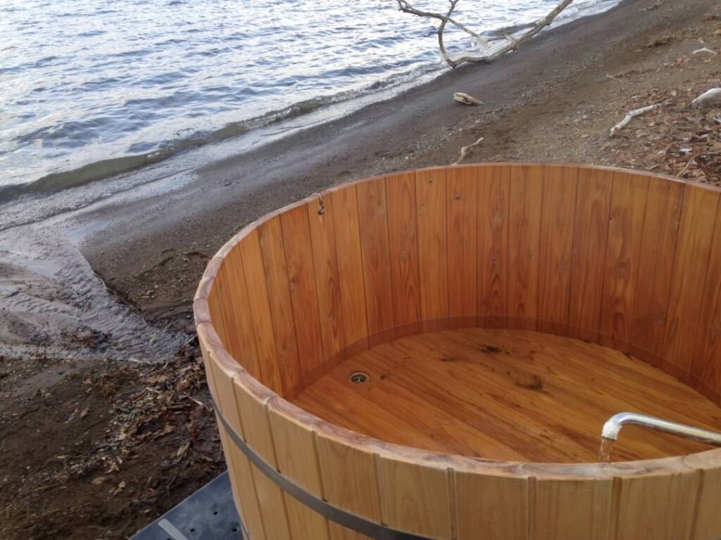 湖畔の露天風呂